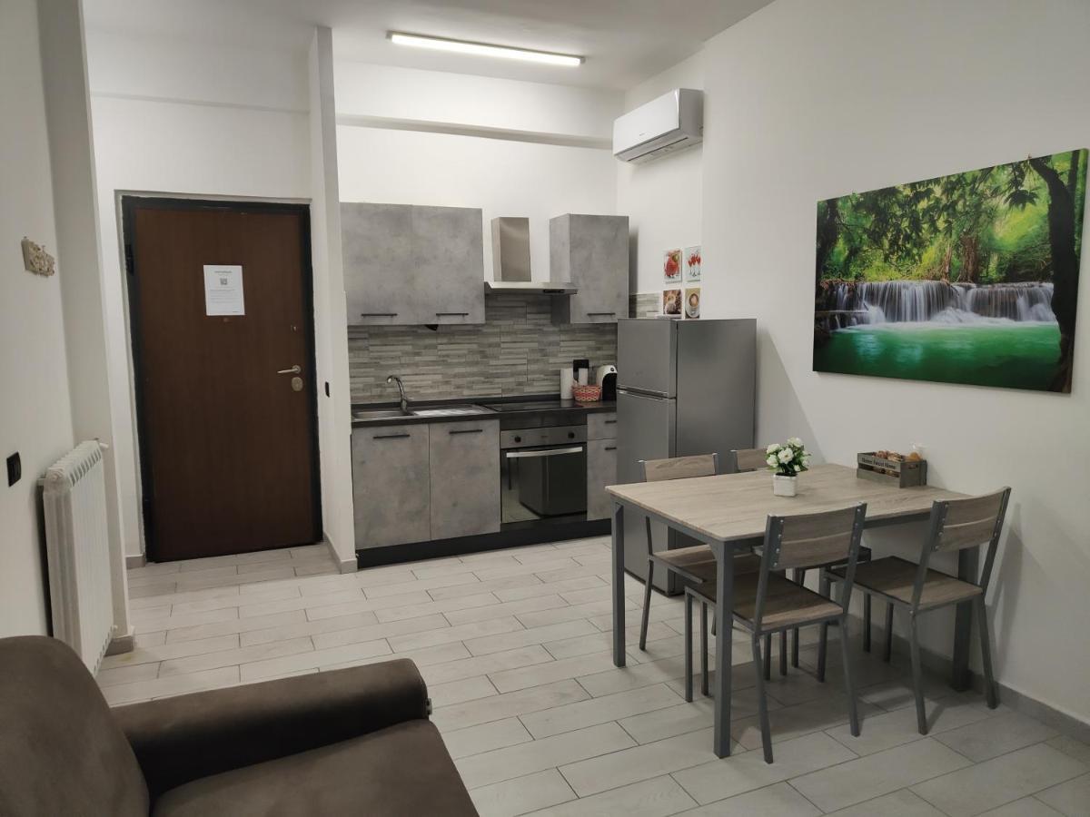 Casa Trezza Apartment ลาตินา ภายนอก รูปภาพ